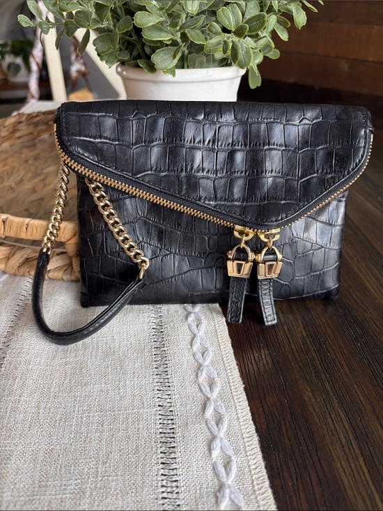 henri bendel Handbags - Henri Bendel Debutante Croc embossed Leather Wristlet Clutch with Gold Hardware